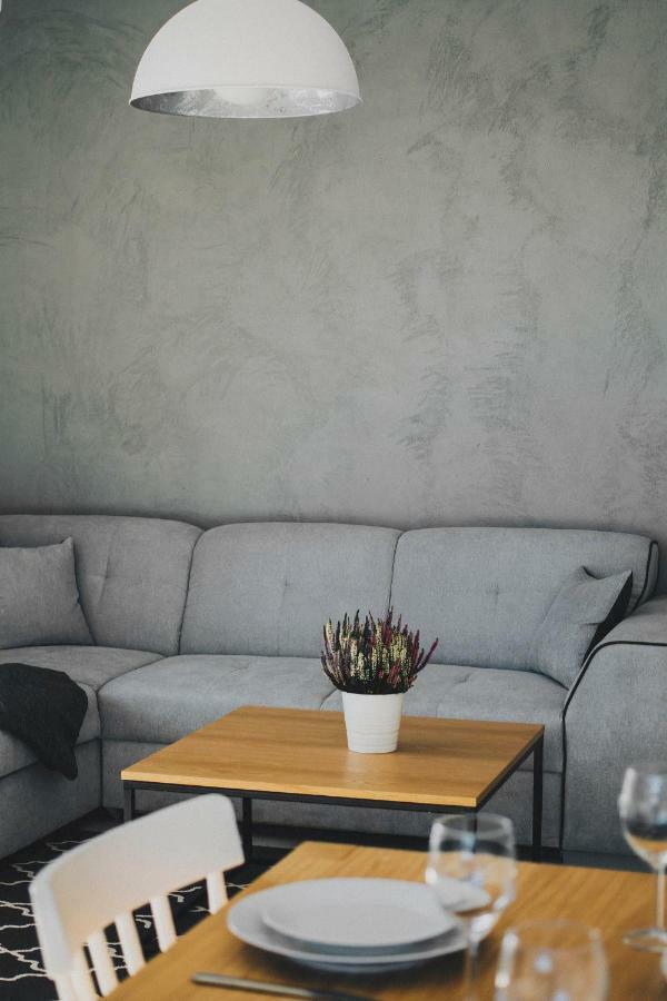 Pobookowane Stocznia Apartments กดัญสก์ ภายนอก รูปภาพ