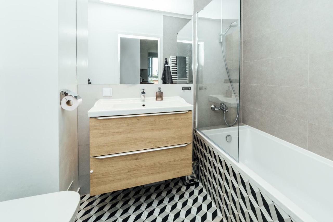 Pobookowane Stocznia Apartments กดัญสก์ ภายนอก รูปภาพ